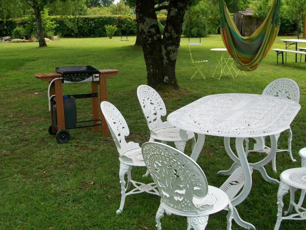 Hotel Au Charme Du Levat Saint Paul de Loubressac Dış mekan fotoğraf