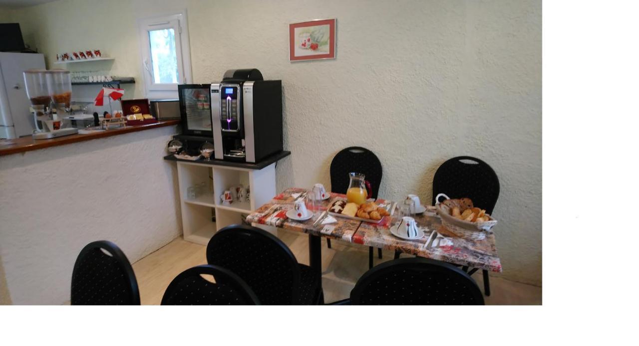 Hotel Au Charme Du Levat Saint Paul de Loubressac Dış mekan fotoğraf